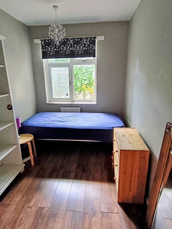 Room Goldsmiths Close in Greater London