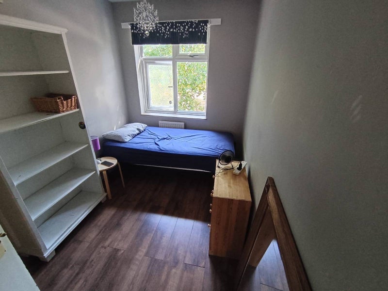 Room Goldsmiths Close in Greater London