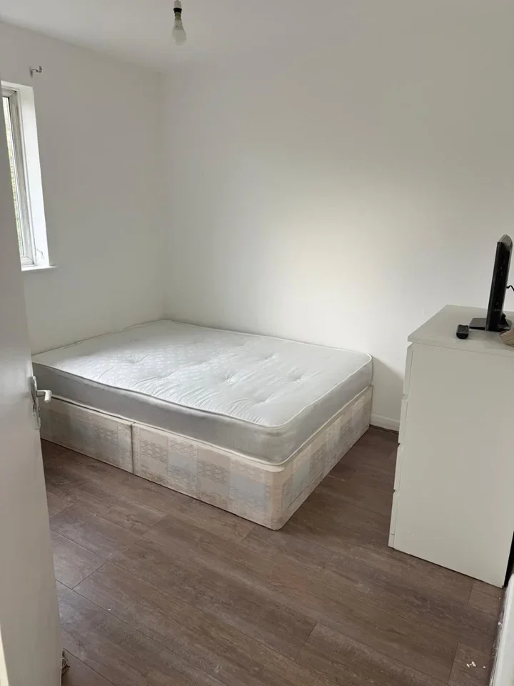 Room Oldstead Road in Greater London