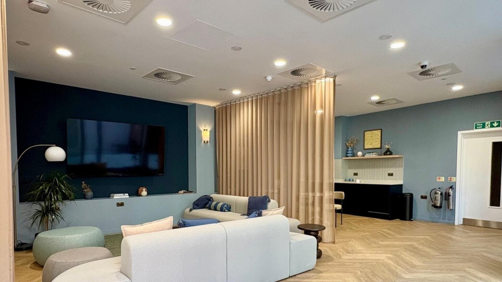 Flat Hertsmere Road in London