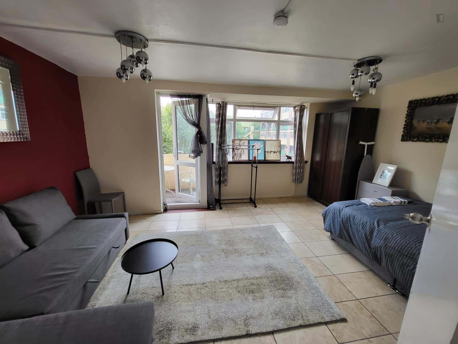 Flat Rotherhithe New Road in Greater London