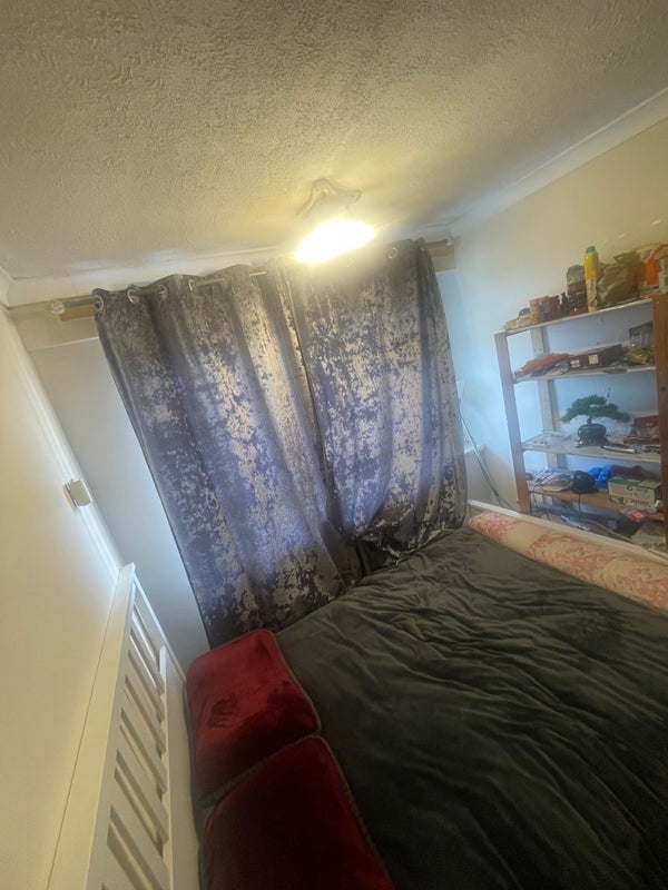 Room Byegrove Road in Greater London