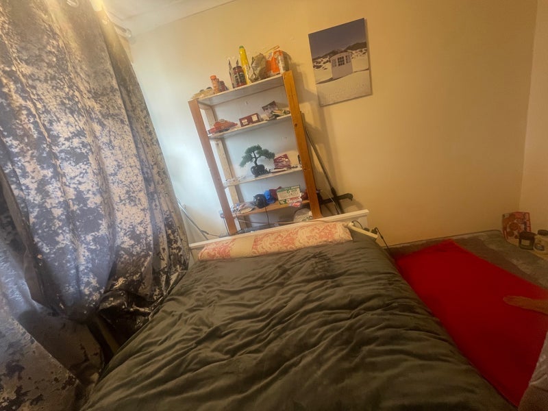 Room Byegrove Road in Greater London