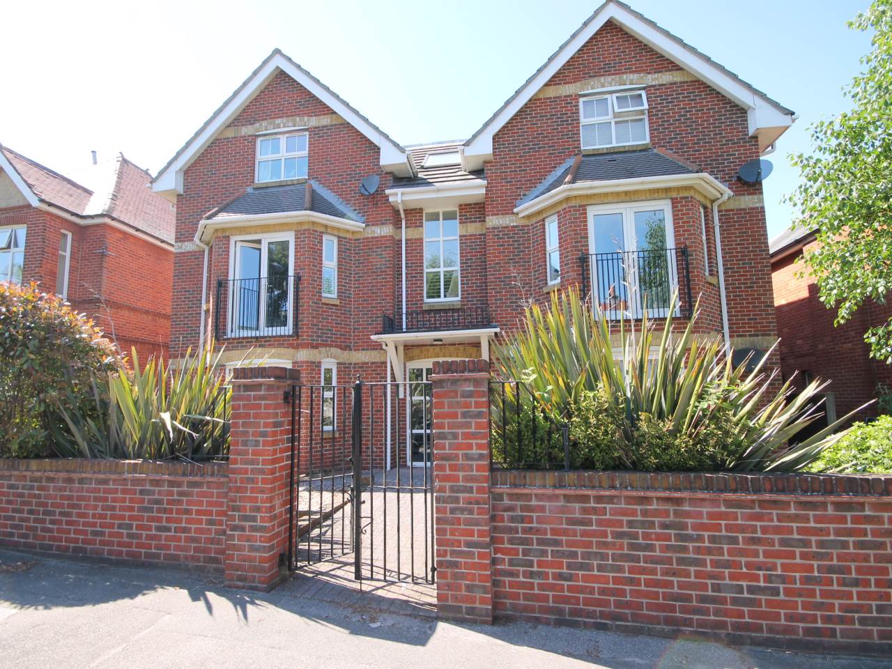 Flat Belle Vue Road in Bournemouth