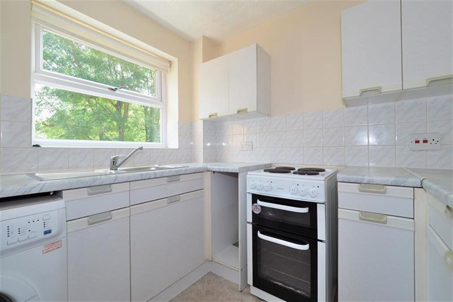 Flat Cassis Court in Epping Forest