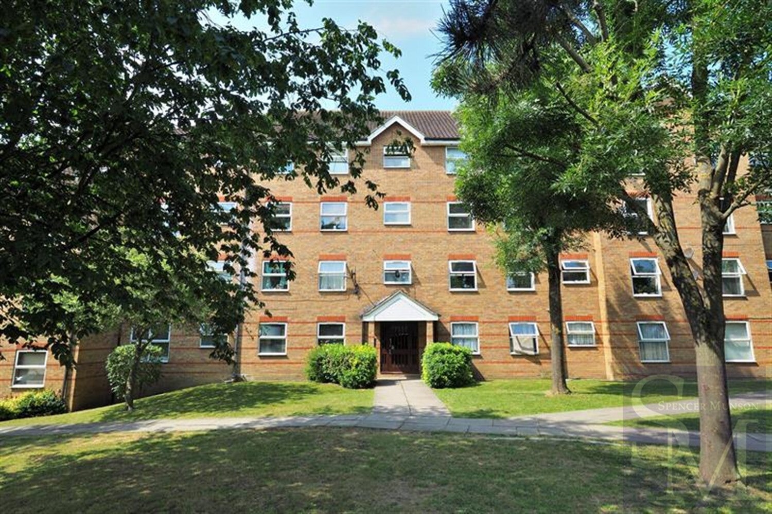 Flat Cassis Court in Epping Forest