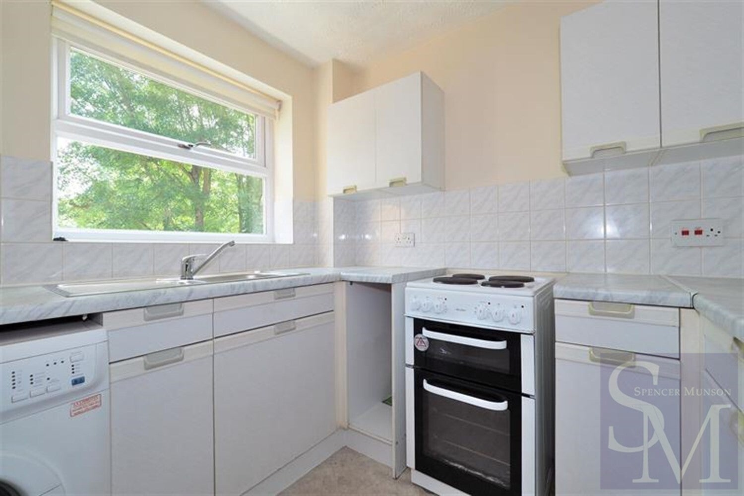 Flat Cassis Court in Epping Forest