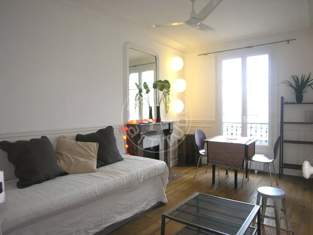 Flat Rue des Vinaigriers in Paris