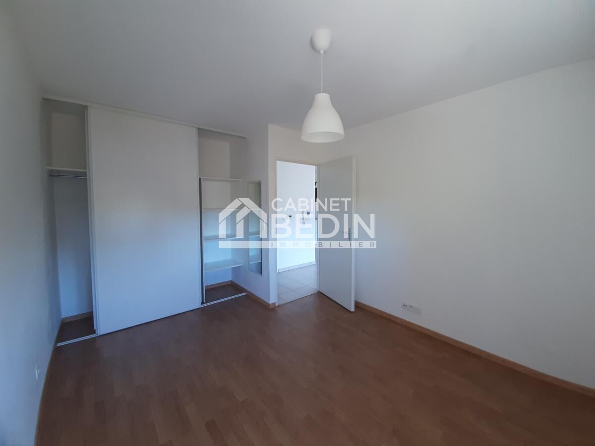 Flat Rue de Cante-Coucut in Saint-Médard-en-Jalles