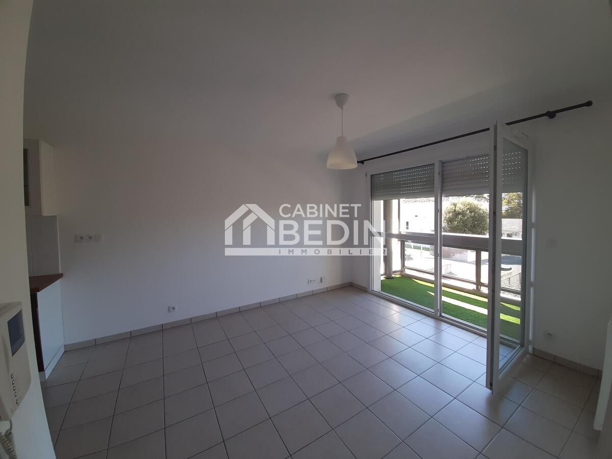 Flat Rue de Cante-Coucut in Saint-Médard-en-Jalles