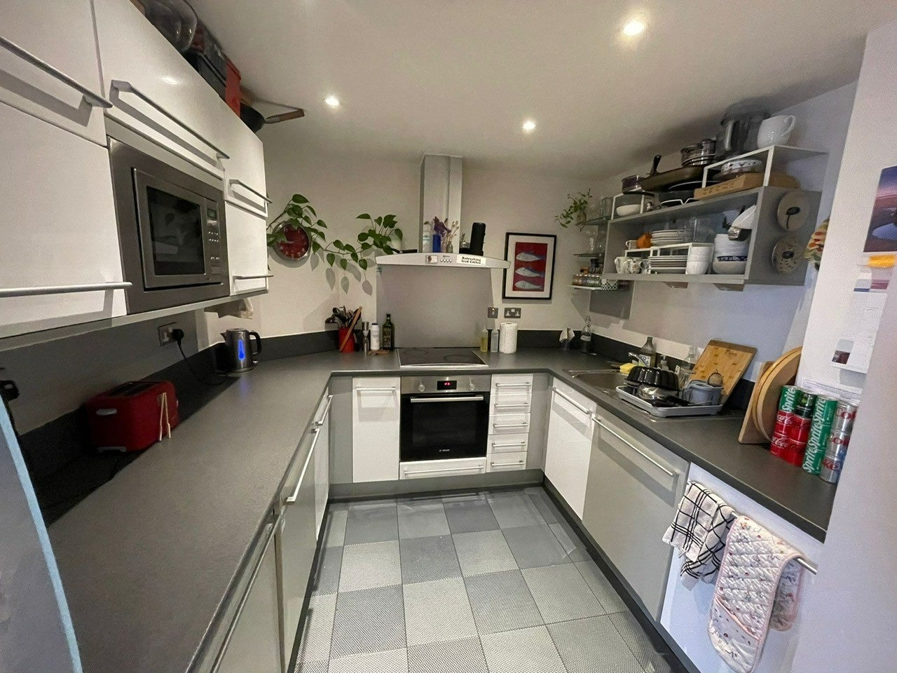 Flat Crews Street in Greater London