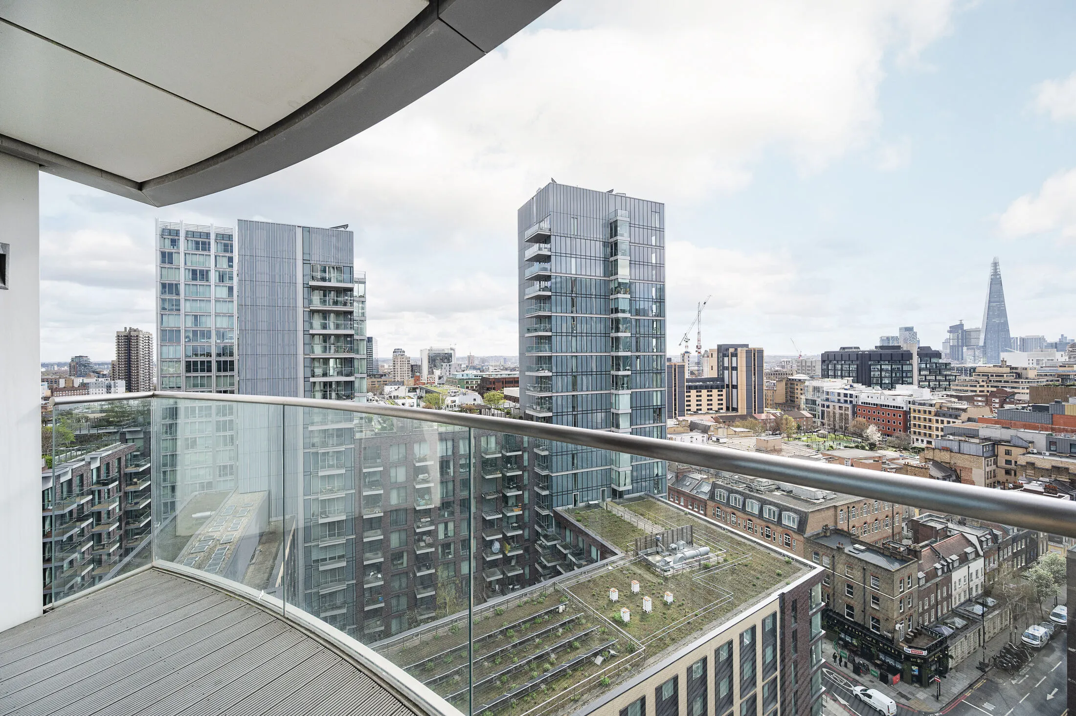 Flat Alie Street in Greater London