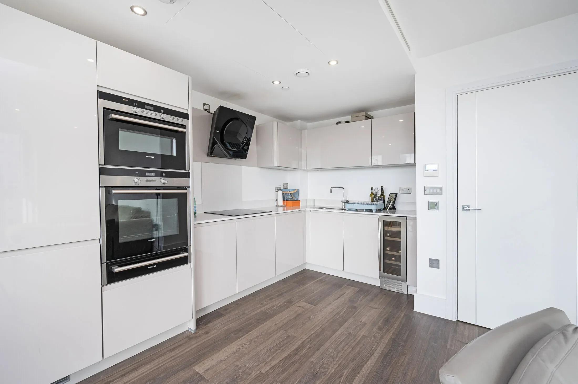 Flat Alie Street in Greater London