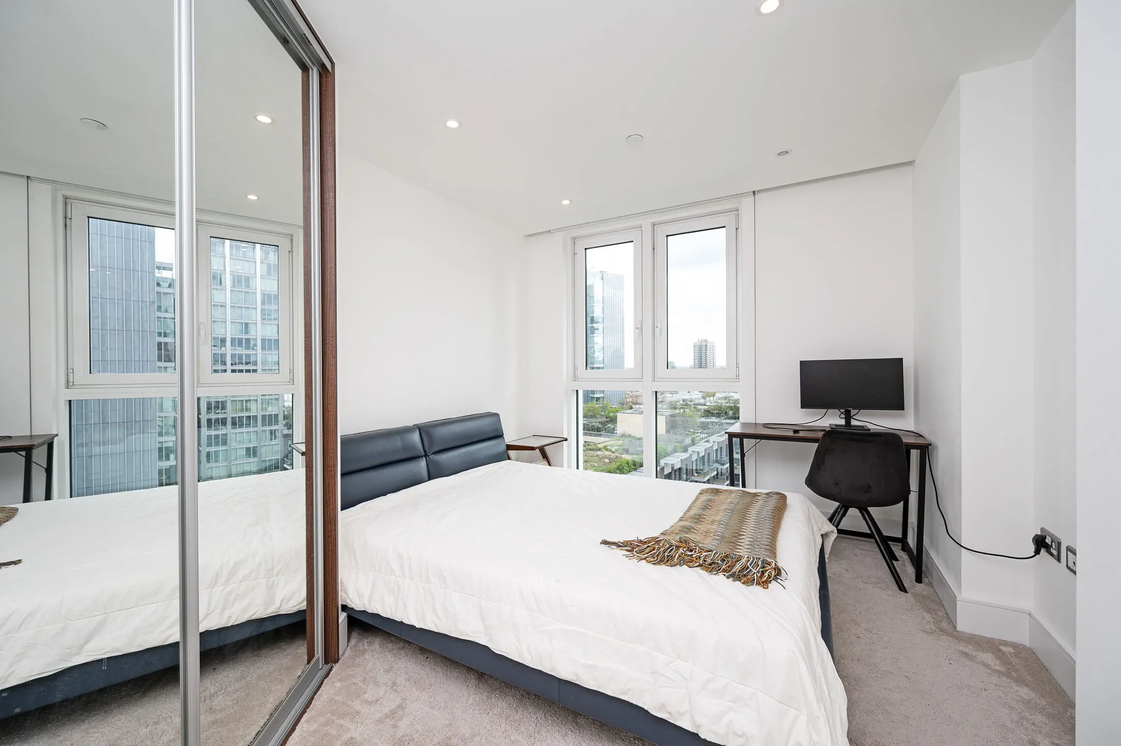 Flat Alie Street in Greater London