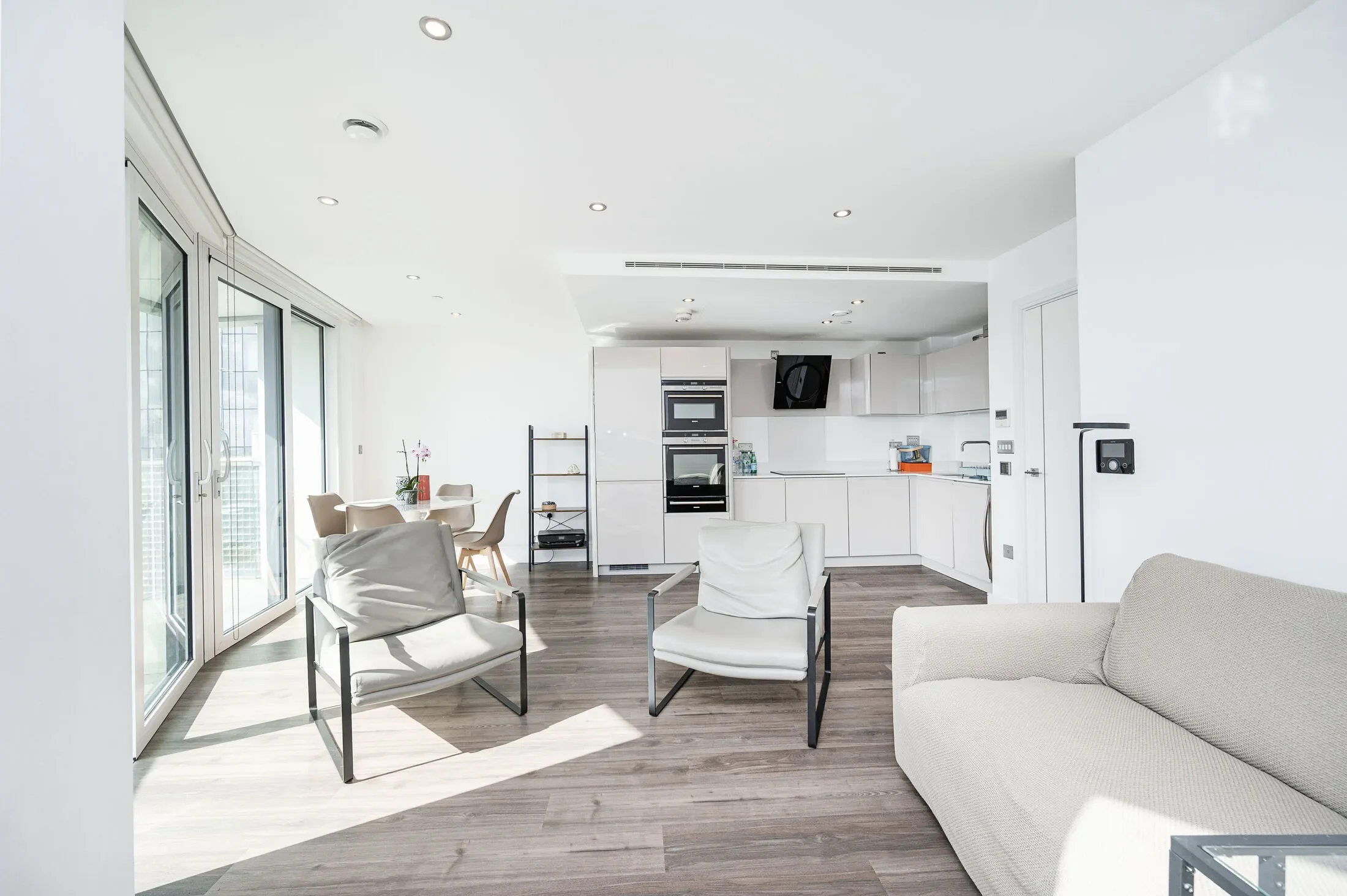 Flat Alie Street in Greater London
