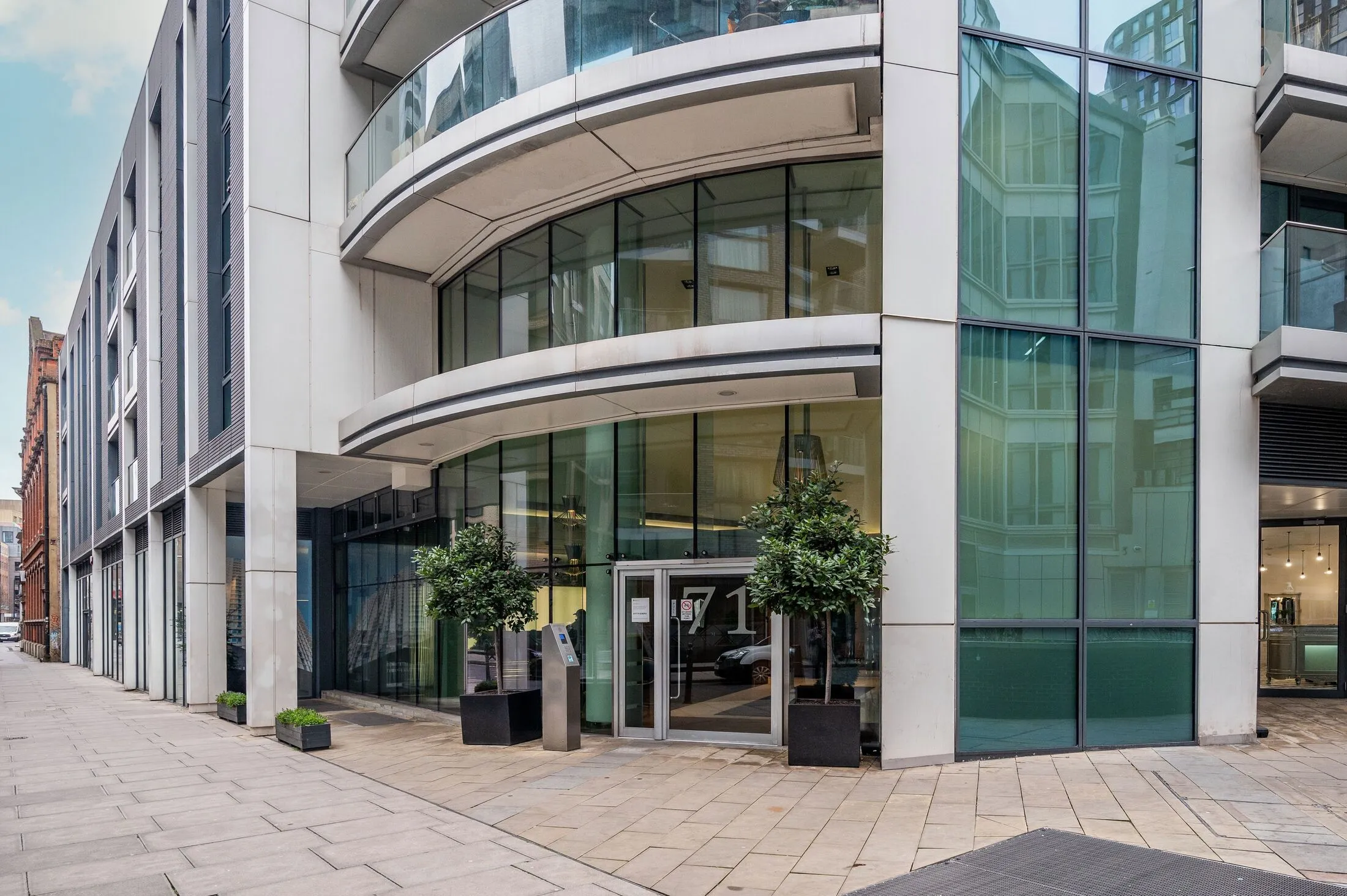 Flat Alie Street in Greater London