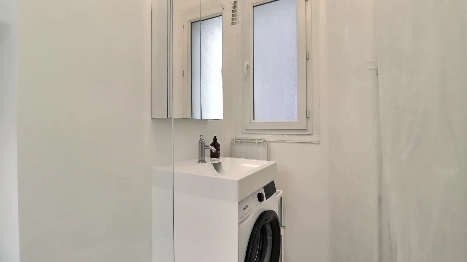Flat Rue Boursault in Paris