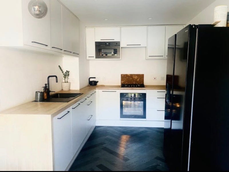 Room Mortlock Close in Greater London