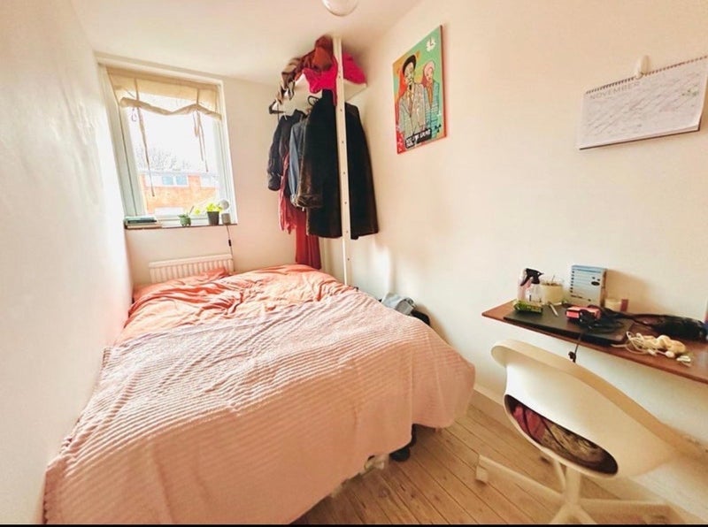 Room Mortlock Close in Greater London