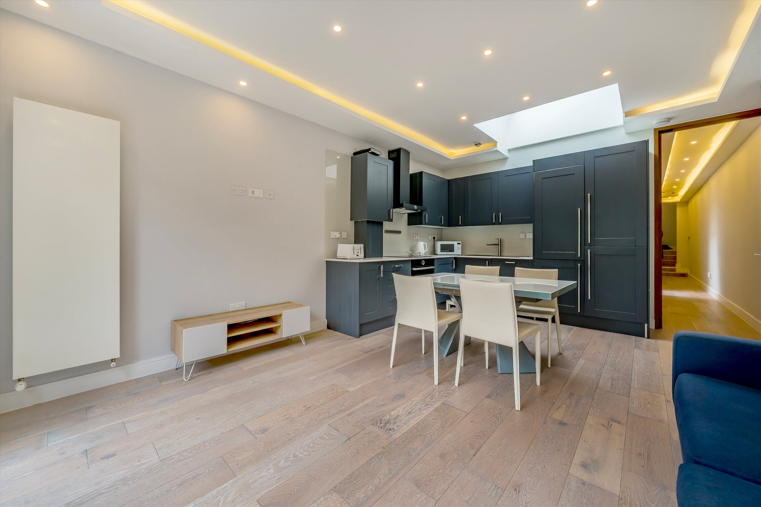Flat Goldhawk Road in Greater London