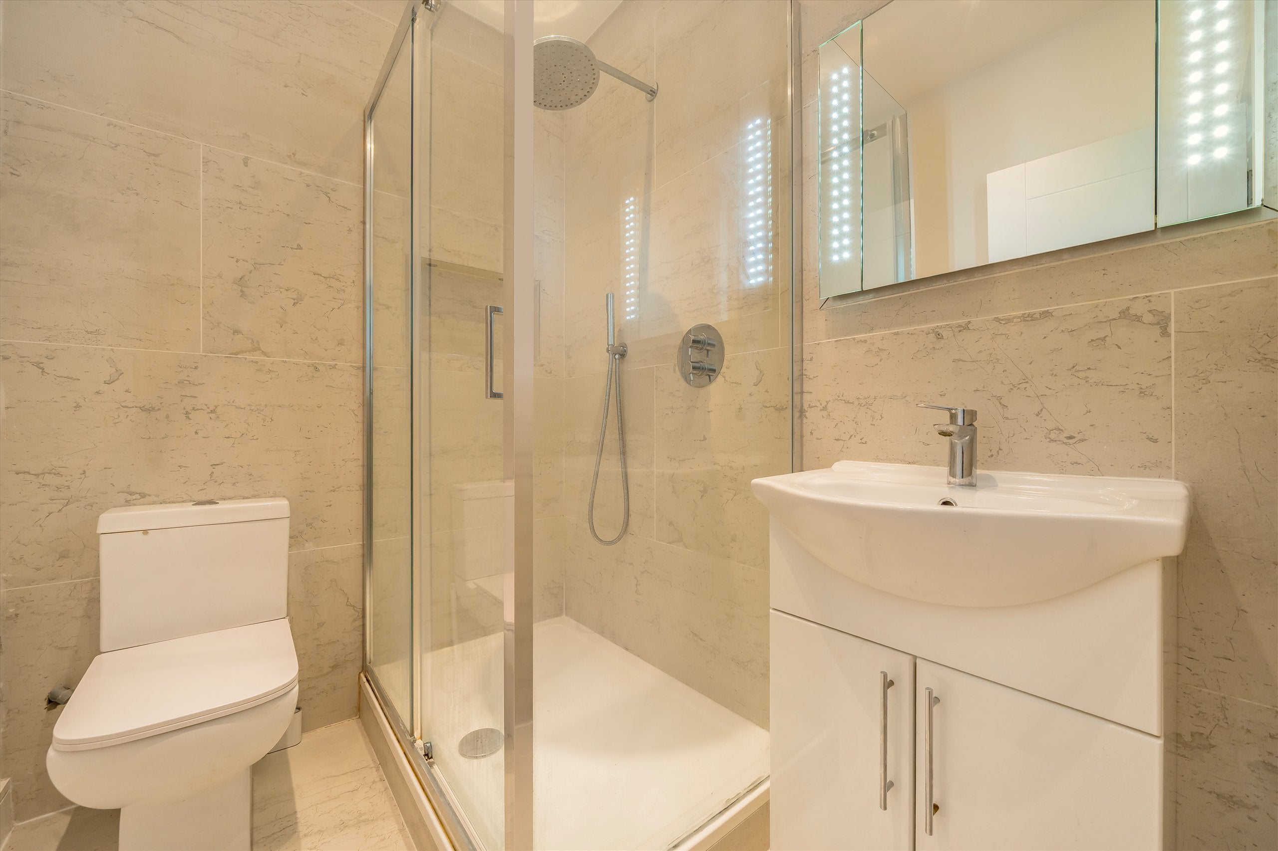 Flat Goldhawk Road in Greater London