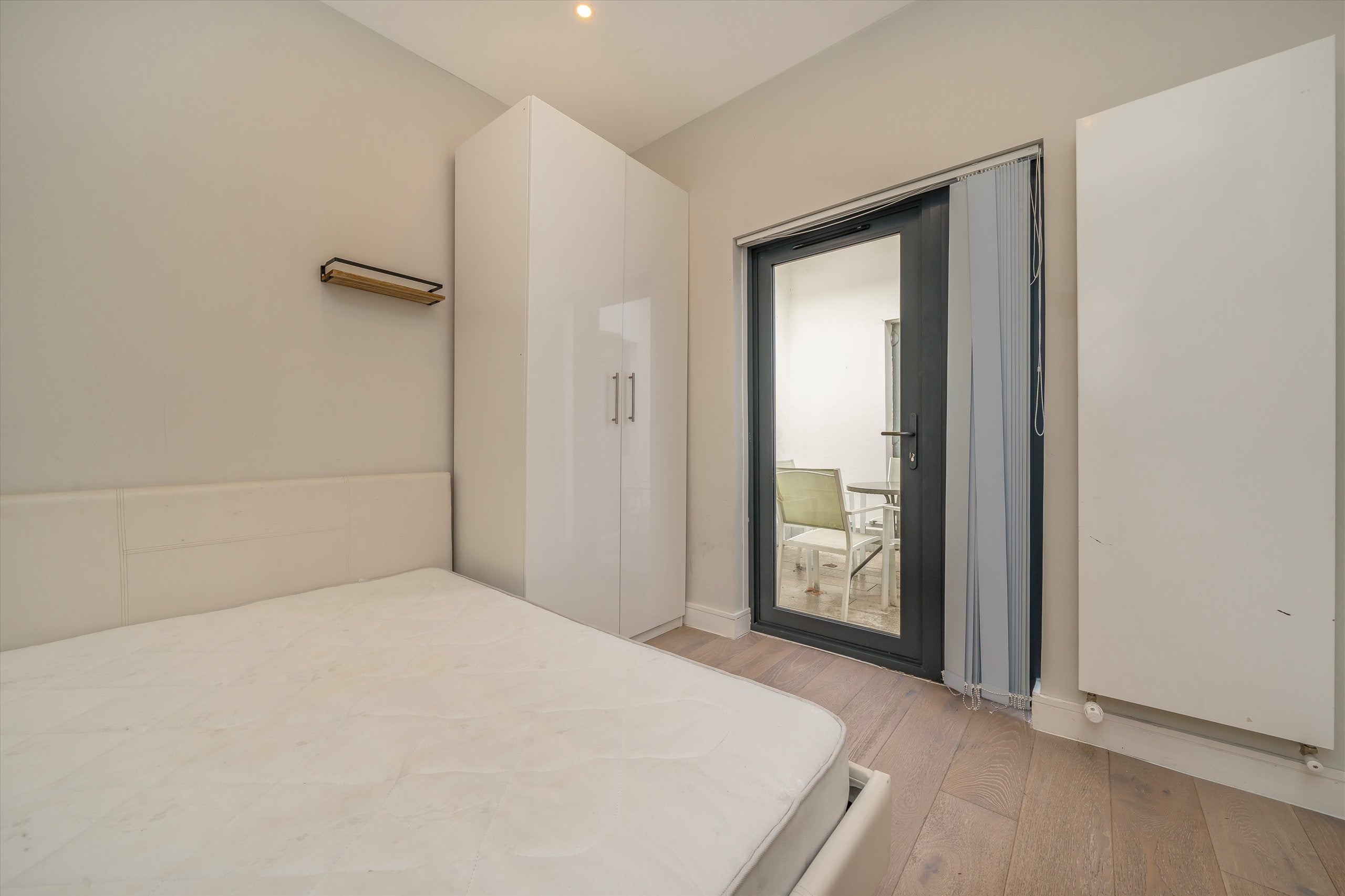 Flat Goldhawk Road in Greater London