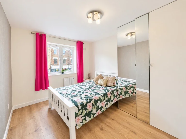 Flat Harrow Road in City of Westminster