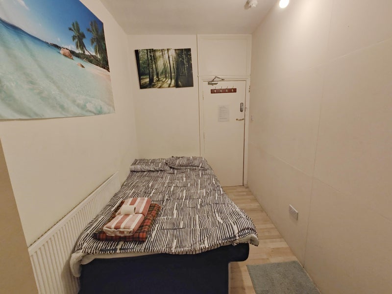 Room Hackney Road in Greater London