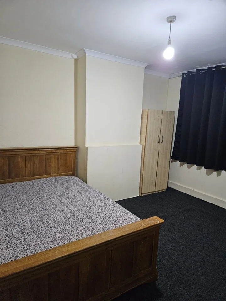 Room Longbridge Road in Greater London