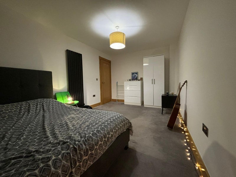 Room High Street in Greater London