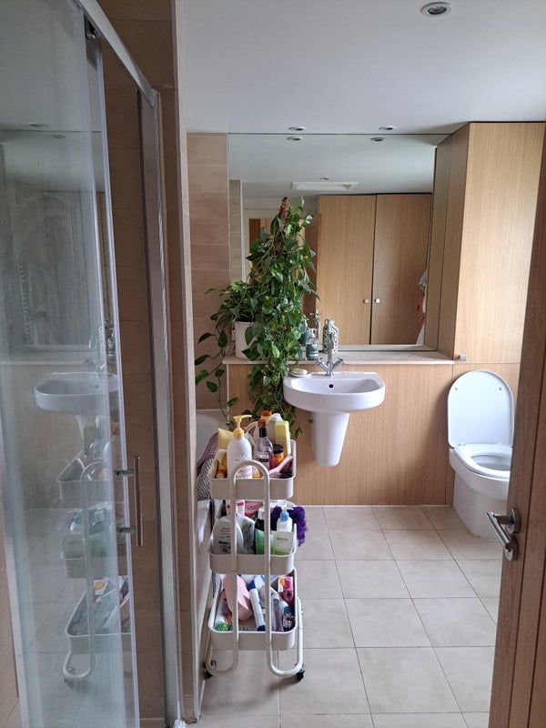 Room Frobisher Street in Greater London