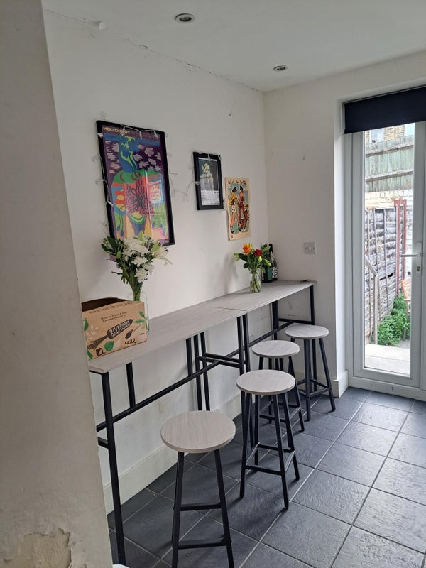 Room Frobisher Street in Greater London