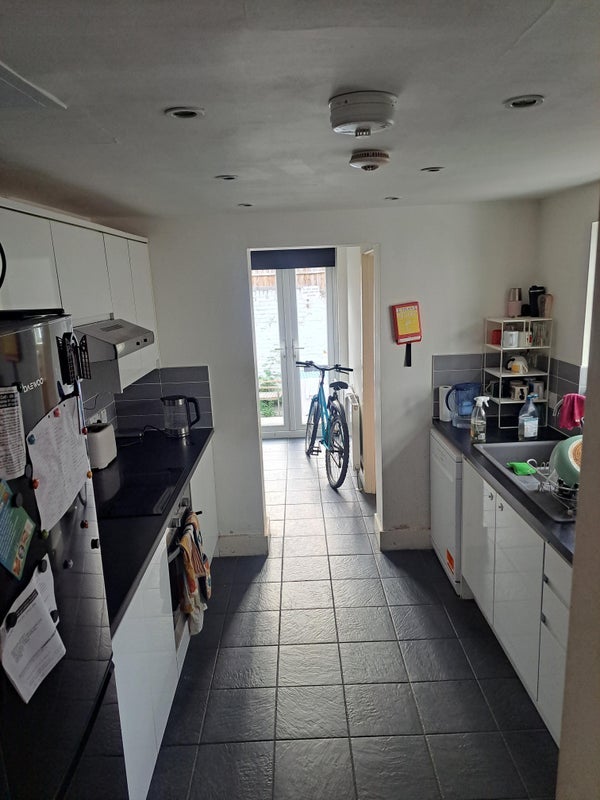 Room Frobisher Street in Greater London