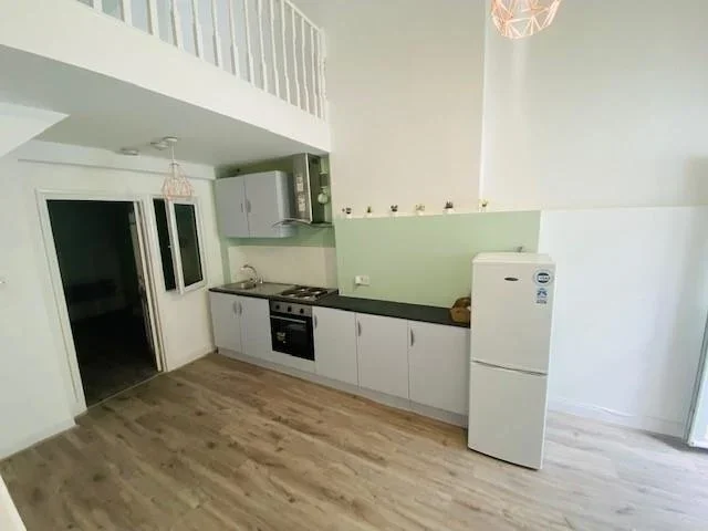 Flat Ingatestone Road in Greater London