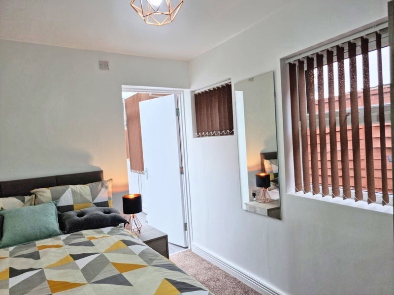 Room Bearwood Road in Sandwell