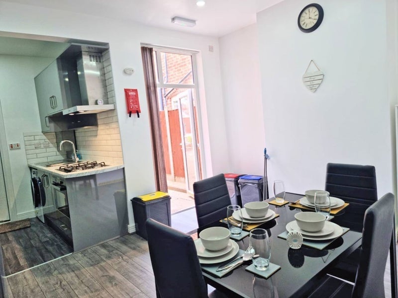 Room Bearwood Road in Sandwell