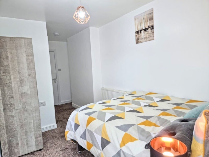 Room Bearwood Road in Sandwell