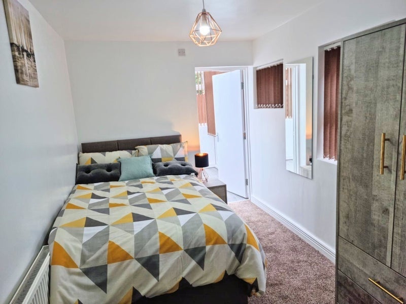 Room Bearwood Road in Sandwell