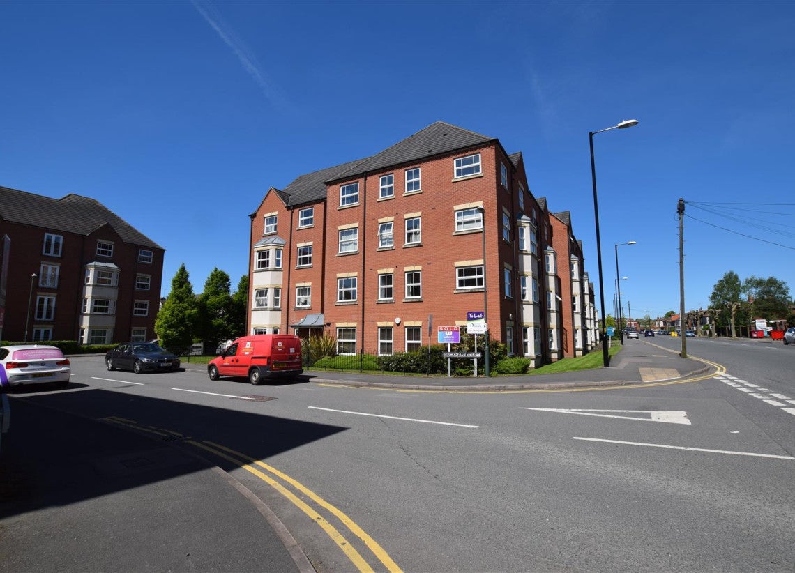 Flat Duckham Court in Coventry
