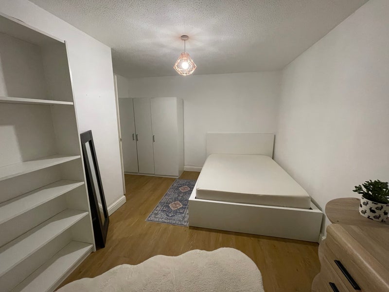 Room Woodcote Close in Redditch