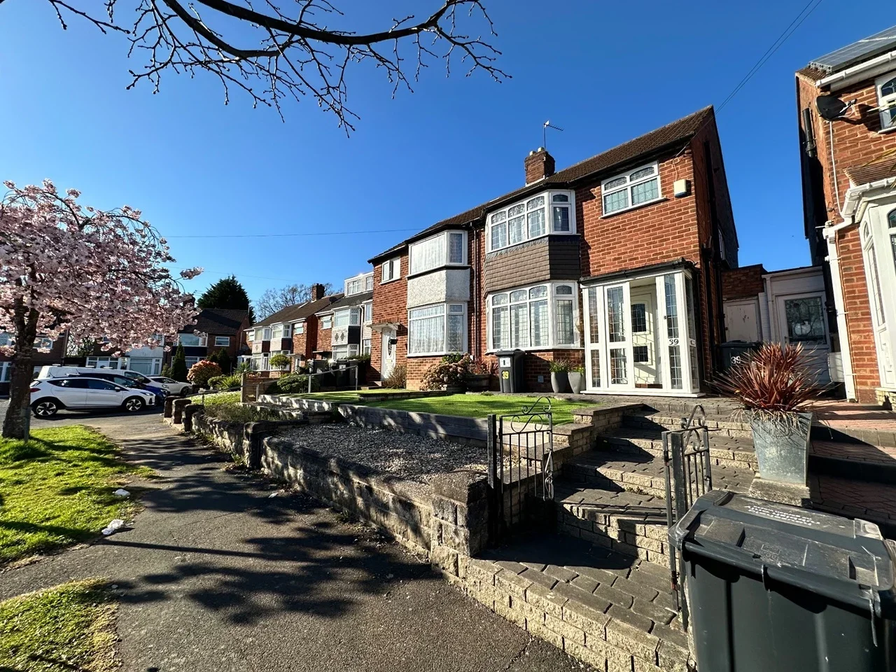 House Mayswood Grove in Birmingham