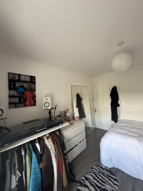Room Hermitage Road in Greater London