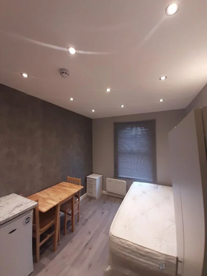 Flat Framfield Road in Greater London
