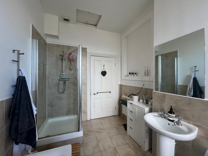 Room High Street in Greater London