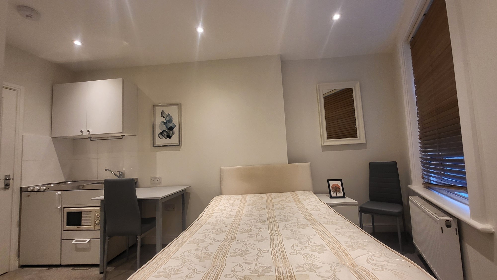 Flat Cranbourn Alley in City of Westminster