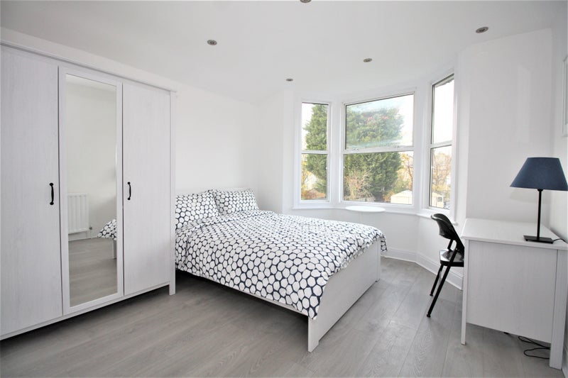 Room Brownhill Road in Greater London