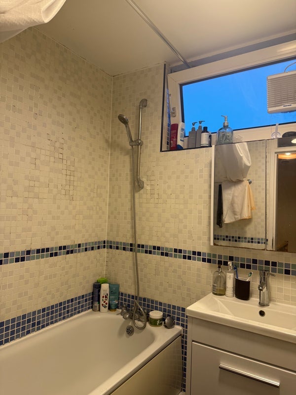 Room Evenwood Close in Greater London