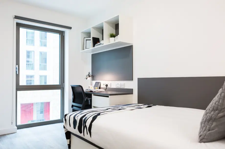 Room Holloway Road in Greater London