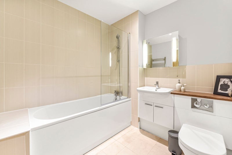 Room Churchfield Road in Greater London