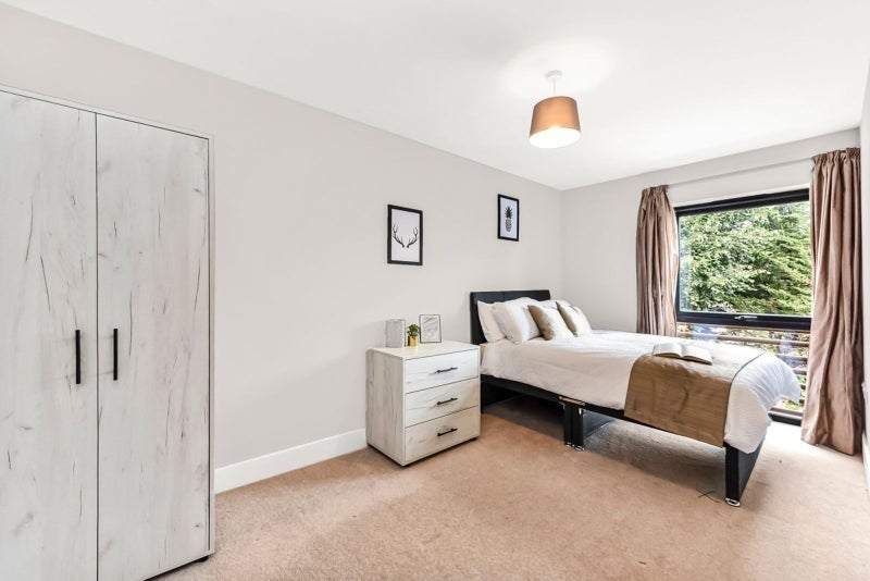 Room Churchfield Road in Greater London